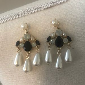 🌻 3 for $20 🌻 NWT Galm Earrings